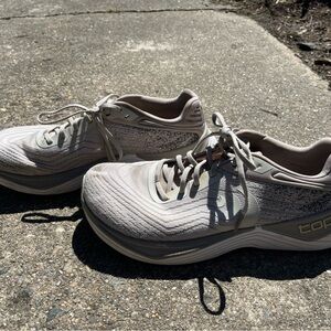 Topo wide toe box Running Shoes